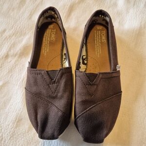 Toms women's size 6 Classic Canvas flats slip on GUC
